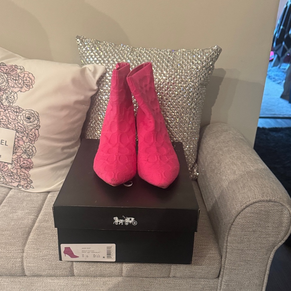 Stylish Pink Women's Ankle Boots